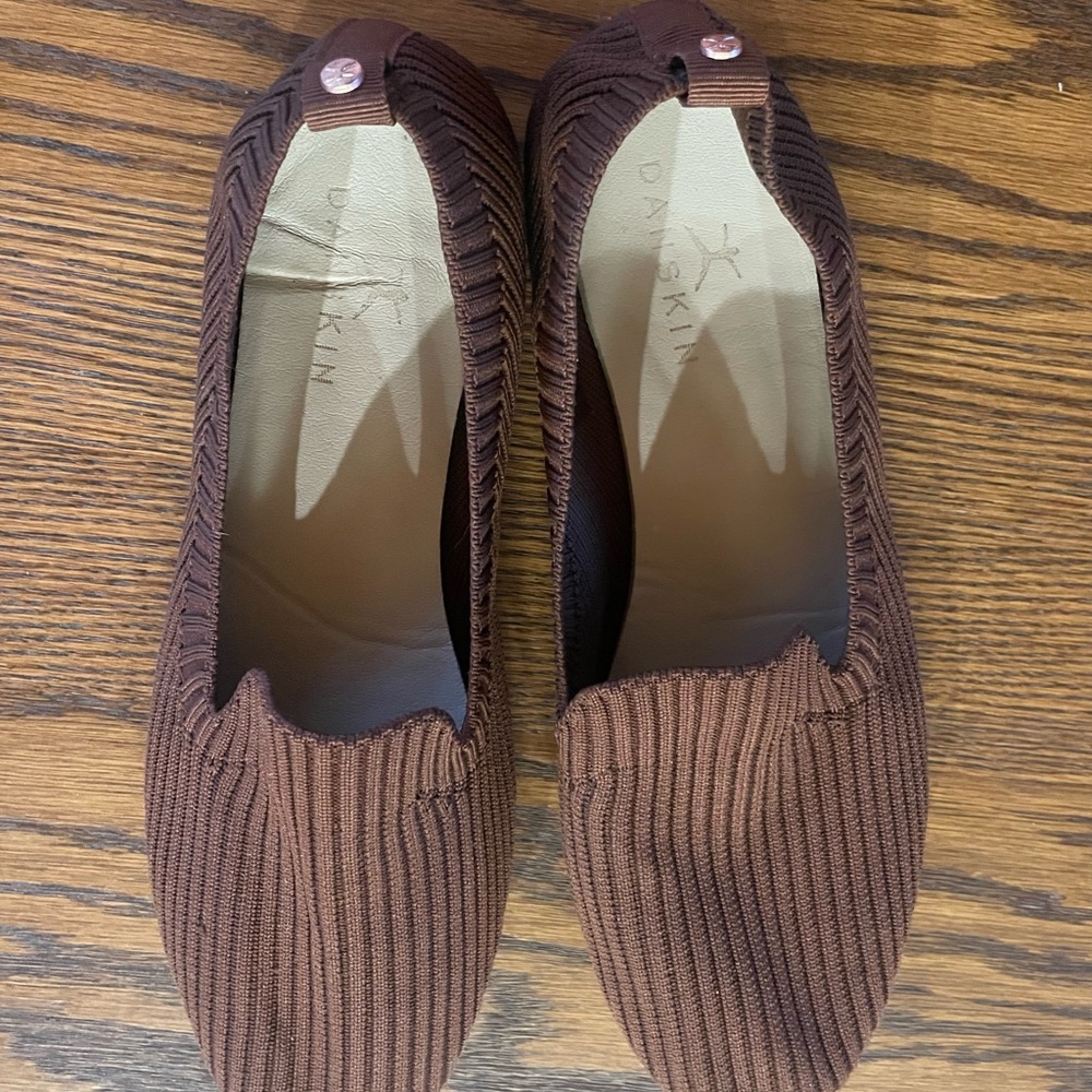 Danskin Women’s Brown Ribbed Slip-On Loafers